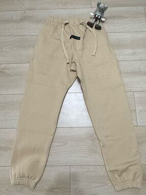 Fear of God Essentials Sweatpants (FW21) | Tan | Size S | 9.5/10